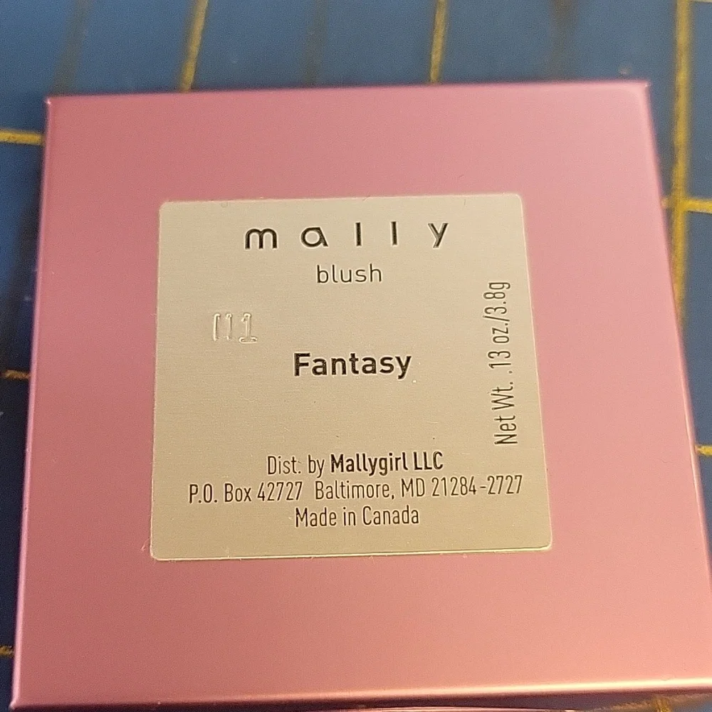 Mally Blush Fantasy 3.8g Compact
